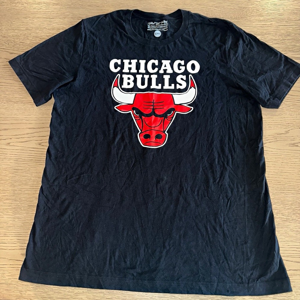 White River Apparel NBA Chicago Bulls Black Graphic Short Sleeve T-Shirt XL